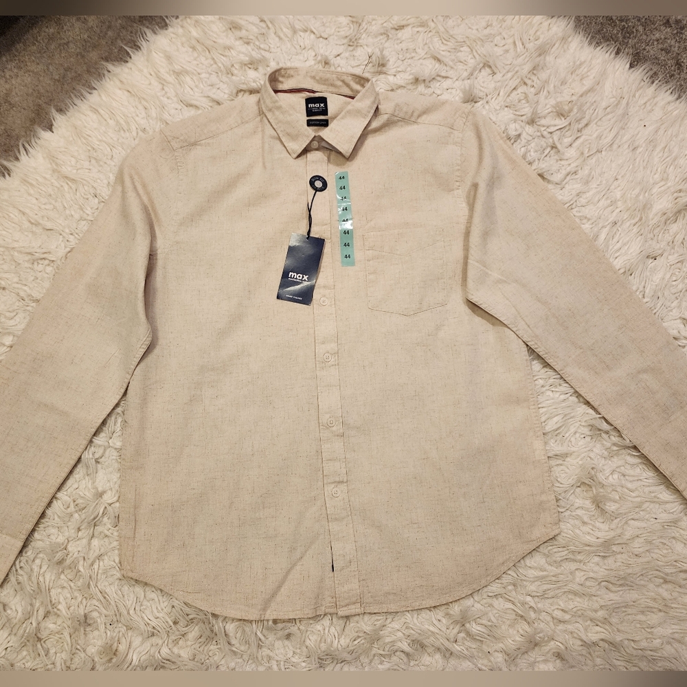 Max shirt for men in extra large 44cm slim fit.